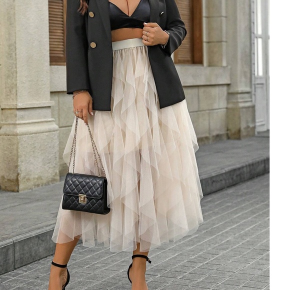 Plus Stretchy Waist Partially Lined Layered Skirt - Picture 6 of 11